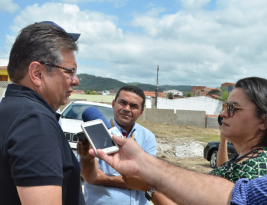 Adriano Galdino visita reforma de escola em Guarabira e parabeniza Governo do Estado por investimentos na Educação