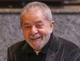 Lula recebe título de cidadão honorário de Paris por seu trabalho para reduzir as desigualdades sociais no Brasil