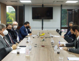 João Azevêdo busca aprovação de projeto e estima início das obras do novo aeroporto de Patos em 30 dias