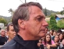 Bolsonaro queria ver o jogo do Santos mas foi barrado por não ter tomado a vacina contra o coronavirus