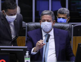 Lira volta do feriadão com a missão de reduzir preços dos combustíveis