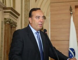 Em decisão inédita, TSE cassa deputado do PR por fake news