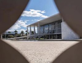 Bolsonaro trava passaporte da vacina, e Planalto aguarda definição do STF