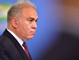 REMANDO CONTRA A MARÉ: Governo rejeita ‘passaporte da vacina’ e vai exigir quarentena de 5 dias para viajantes não vacinados