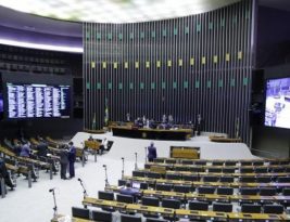 No ‘apagar das luzes’, grupo tenta aprovar liberação de jogos de azar