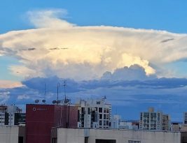 Nuvem cria ‘explosão atômica’ no céu de Brasília; veja as imagens