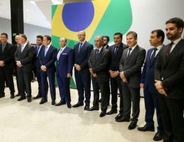 Governadores congelam ICMS sobre combustíveis por mais dois meses para reduzir a pressão inflacionária, mas Estados cobram solução permanente