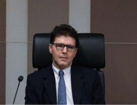 Procurador do TCU, dono de mansão no Lago Sul e autor de ações pedindo investigação sobre mal uso do dinheiro público, recebeu auxilio moradia