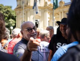 Queiroz “bota a venta de fora” e articula candidatura a deputado federal