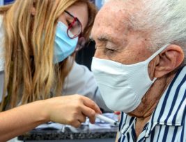 Ministério da Saúde deve indicar 4ª dose contra Covid para maiores de 80 anos esta semana