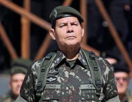 Projeto dos militares bolsonaristas é ficar no poder até 2035, acabar com a gratuidade do SUS e cobrar mensalidade na universidade pública