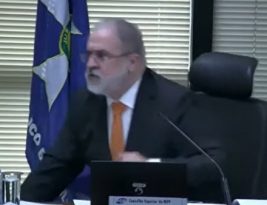 Quase que o “pau come” em sessão do Conselho da PGR; Aras  “pega ar” e  parte com “todo gás” para cima de colega