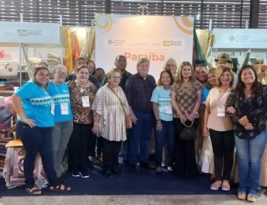 João Azevêdo e primeira-dama prestigiam artesãos paraibanos no 15º Salão do Artesanato, em Brasília