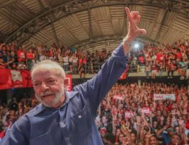 Lançado pré-candidato, Lula critica privatizações, prega união de democratas e diz não ter desejo de vingança