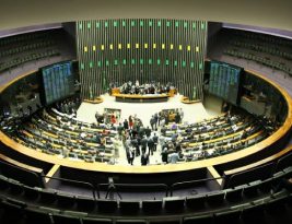 ‘PACOTE DE BONDADES’ Câmara Federal mantém texto de PEC com aumento do Auxílio Brasil