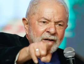 Lula diz que ‘desmonte’ do governo Bolsonaro causou fila de 5 milhões de pessoas no INSS