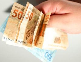 Governo Bolsonaro envia Orçamento de 2023 ao Congresso com salário mínimo de R$ 1.302