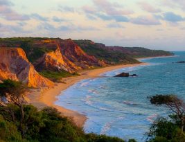 PARECE QUE BEBE! Ministro Paulo Guedes sugere vender praias brasileiras para estrangeiros