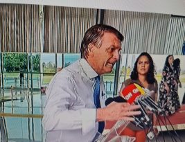 Transtornado e gritando feito um doido, Bolsonaro chama Lula de Pinguço e mete o pau em Alexandre de Morais