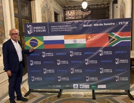 Prefeito Cícero Lucena recebe prêmio internacional no Rio de Janeiro