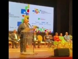 Queiroga é vaiado por presentes em Congresso, fica irritado e chama manifestantes de covardes