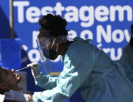 Testes positivos crescem quase 600% e acendem alerta sobre nova onda de covid-19 no Brasil