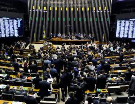 É LASQUEIRA: Câmara Federal aprova aumento para deputados, senadores, presidente da República, vice, ministros de Estado, Defensoria da União e TCU