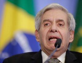 Na reta final do governo Bolsonaro, Heleno, o general, autorizou condenada por tráfico a garimpar em área vizinha aos Yanomami