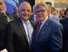 João Azevêdo prestigia posses de cinco ministros