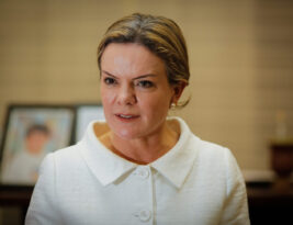 Presidente do PT diz que volta de impostos federais sobre combustíveis é ‘descumprir compromisso de campanha’