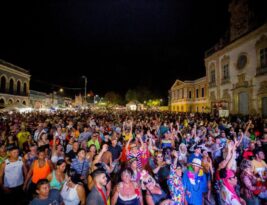 O MELHOR DO CARNAVAL: Foliões levam alegria e extravagância ao Centro Histórico na noite do Cafuçu