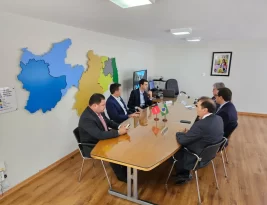 João Azevêdo se reúne com direção de companhia área em Brasília para viabilizar voo para Cajazeiras