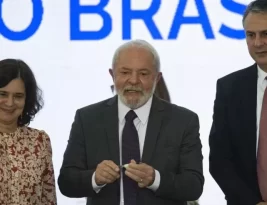 Em 100 dias de governo, Brasil terá todas as políticas sociais de volta, diz Lula ao relançar Mais Médicos