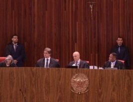 Julgamento Bolsonaro: Moraes suspende sessão, que será retomada na terça-feira