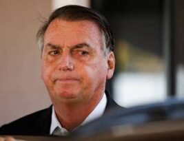 STF mantém decisão que retém passaporte de Bolsonaro