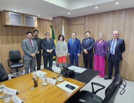 João Azevêdo discute pagamento do piso da enfermagem e destaca êxito dos programas Opera Paraíba e Coração Paraibano no Ministério da Saúde