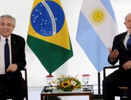 Ao lado de Fernández, Lula defende crédito para exportações brasileiras e moeda comum