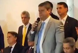 Tarcísio é interrompido por Bolsonaro e vaiado em reunião do PL
