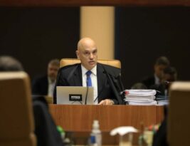 Defesa de acusado diz que julgamento é político; Moraes rebate e ironiza: negacionismo faz parecer que atos do 8 de janeiro foram “um dia no parque”