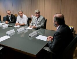 João Azevêdo discute medidas que garantem investimentos em energias renováveis no Nordeste com ministro das Minas e Energia