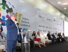 João Azevêdo prestigia abertura de congresso de Previdência Social e destaca equilíbrio fiscal e capacidade de investimentos da Paraíba