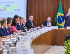 Dino deve ficar no Ministério da Justiça até 8 de janeiro, dia em que o governo fará ato pela democracia