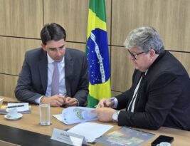 João Azevêdo discute com ministro Sílvio Costa a ampliação do Porto de Cabedelo para viabilizar exportação de automóveis