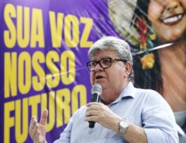 João Azevêdo não vê manobra em conversão de convocação em convite e diz que secretário da Educação irá à ALPB “no momento certo”