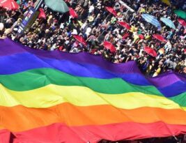 Deputados participam da Parada LGBT+ em meio a críticas do evento ao Legislativo