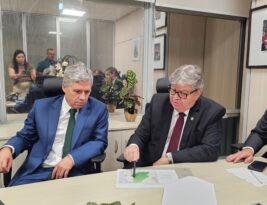 João Azevêdo trata de pautas econômicas e projetos voltados para a agricultura com ministros em Brasília