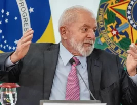 Lula afirma que pode ser candidato à reeleição em 2026 para evitar a volta “dos trogloditas” ao poder