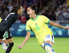 Com gol de Gabi Portilho, Brasil vence e mantém sonho olímpico