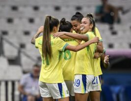 Brasil goleia a Espanha e vai em busca do ouro no futebol feminino