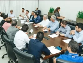 João Azevêdo se reúne com empresários de Campina Grande e define investimentos em infraestrutura nos distritos industriais